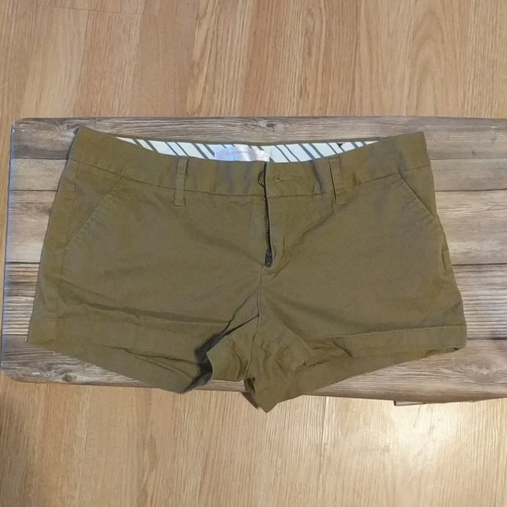 Adorable brown shorts